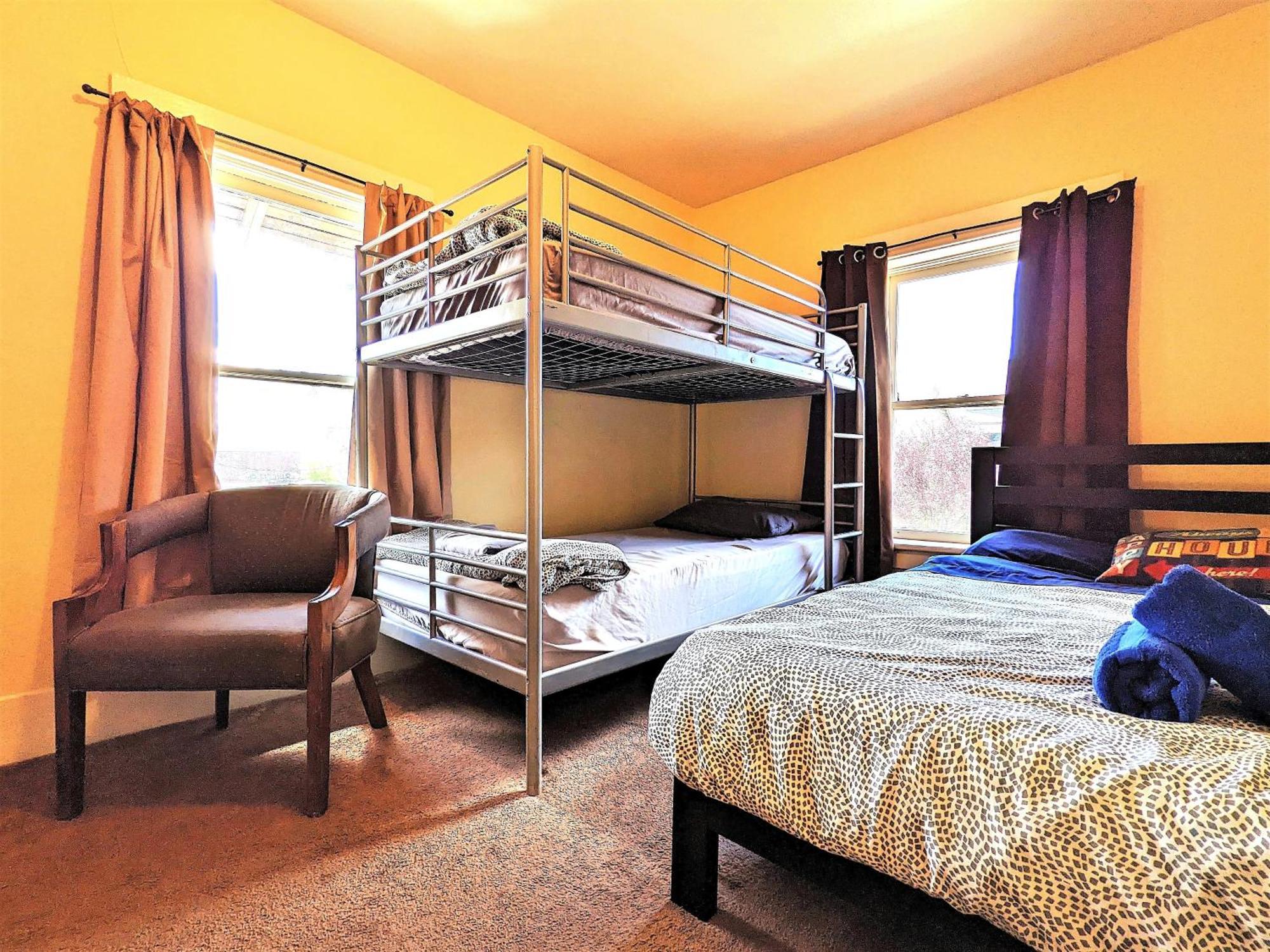 Bunk & Brew Historic Lucas House - Hostel Bend Dış mekan fotoğraf